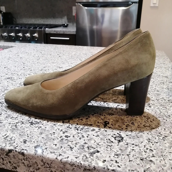 Bruno Magli Suede Italian Vero Cuoio Olive Green Wooden Block Heel Pumps Size 9 - Picture 5 of 16